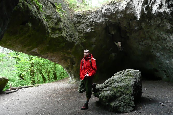 2-Hour Private Hiking Tour Helenental Castles Hike from Vienna - Walking the forest paths beside the Schwechat