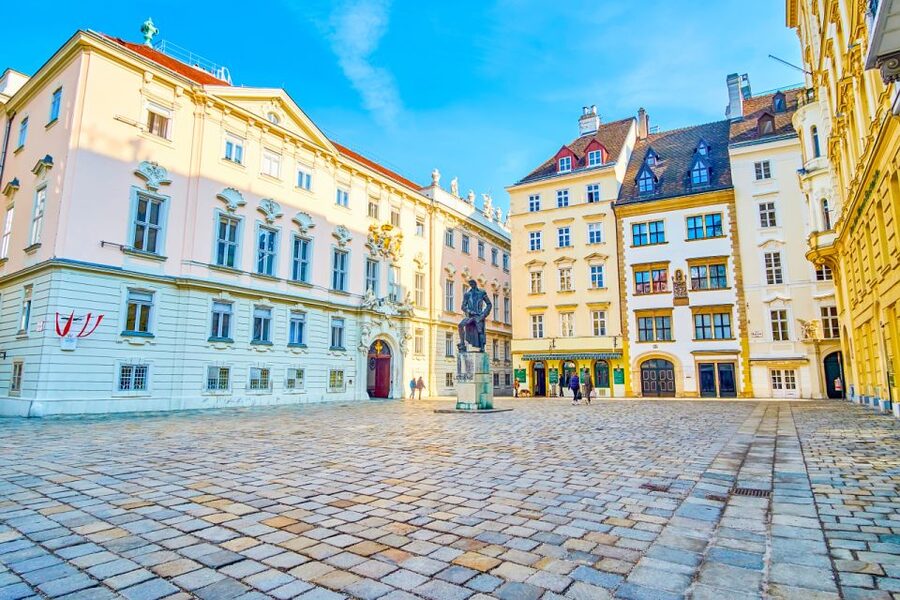 2-in-1 Jewish Museums in Vienna Private Tour with Transfers - The guide, languages, and private format