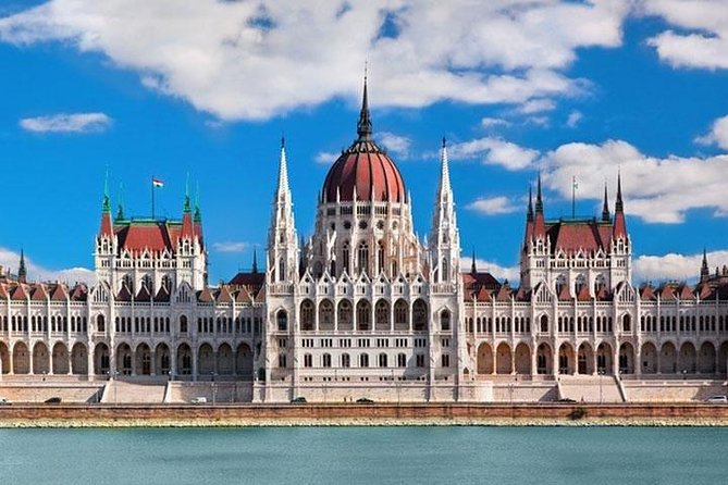 21-Day Extensive European Highlights tour from Frankfurt: Germany, Czech Republic, Slovakia, Hungary, Austria, Switzerland, Italy, France, Netherlands, Belgium and Luxembourg - Vienna, Mondsee, and Munich bring variety