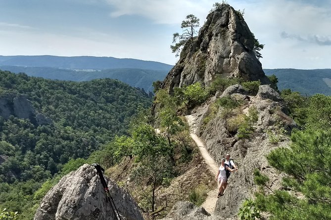4-Hour Private Alpine Hiking Tour 'In the footsteps of king Lionheart' - Why the private format matters