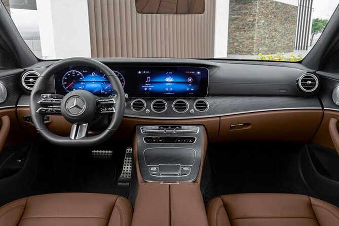 Arrival Private Transfer Vienna Airport VIE to Vienna by Sedan - A Straight Ride From Schwechat To Central Vienna