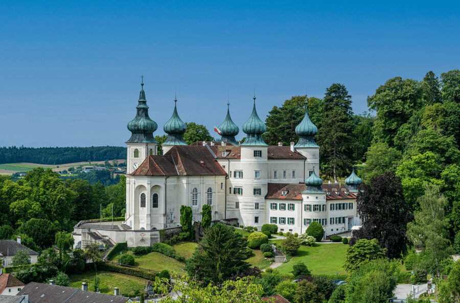 Artstetten: Journey Through Past at Artstetten Castle - First impressions of the seven-towered castle