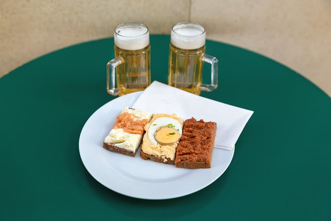 Best of Food Tour Vienna - Lukas, the guide, shapes the whole afternoon