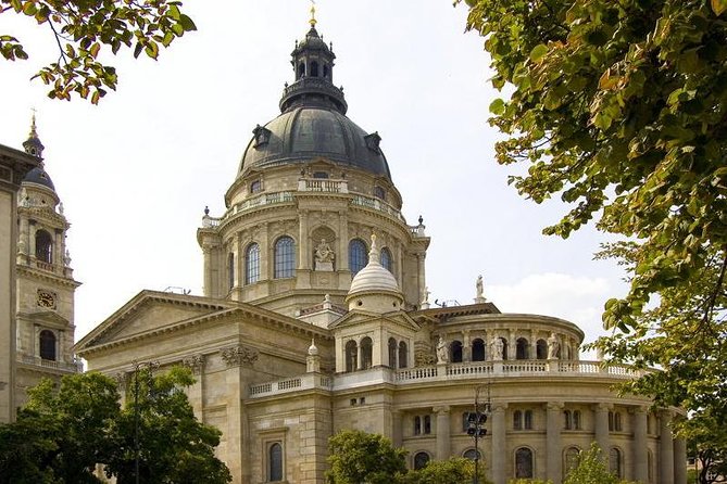 Budapest Private Day Trip from Vienna - Lunch with gulyas, at your own expense