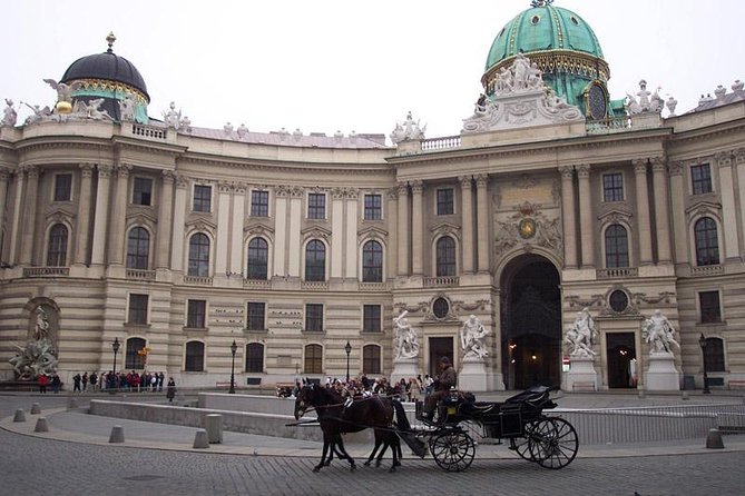 Budapest to Vienna Private Costumizable Day Tour with Lunch - The Ringstrasse from the comfort of your vehicle