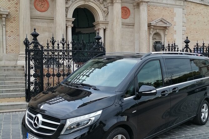Budapest-Vienna private transfer with a luxury van - The English-speaking driver and personal service