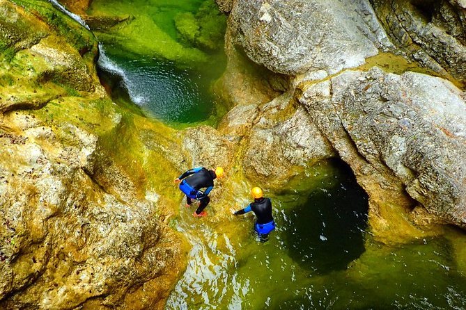 Canyoning in the Strubklamm with a state-certified guide - Safety briefing before the water