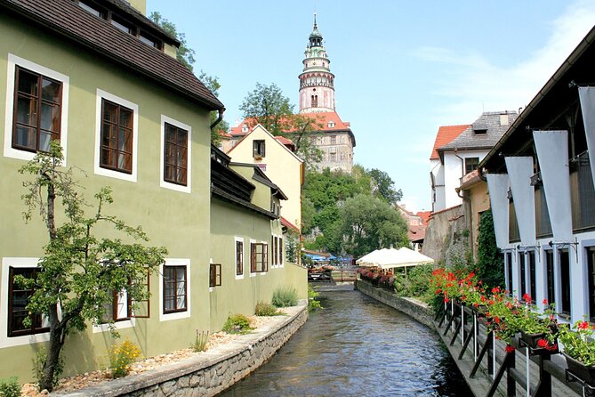 Cesky Krumlov Small-Group Day Trip from Vienna - Arriving in Cesky Krumlov for a 90-minute walk