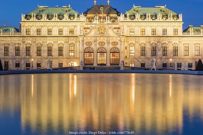Christmas at Belvedere: 3hr Private Tour of Upper Palace & Market - Ending At The Belvedere Christmas Market