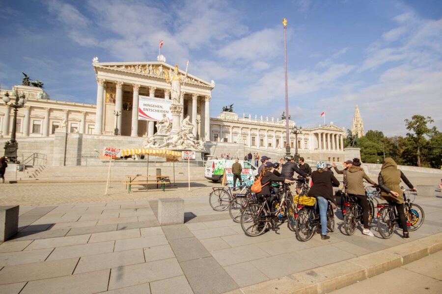 Classic Vienna: 3-Hour Guided Bike Tour - Karlsplatz and Karlskirche