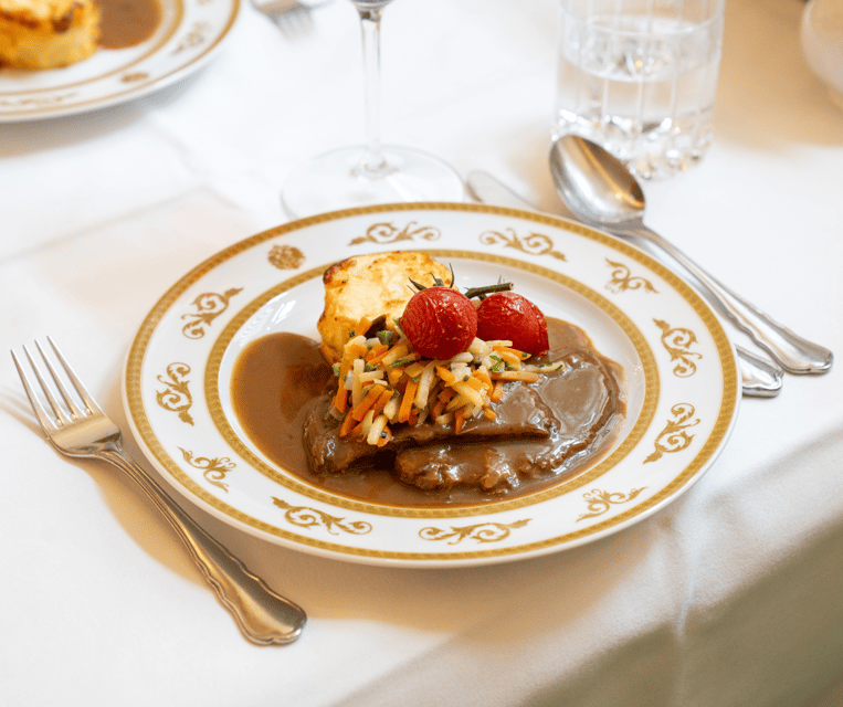 Culinary evening at the Gerstner K. u. K. Hofzuckerbäcker - Course three: apple strudel and Viennese coffee