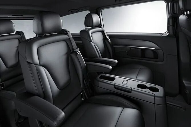 Departure by Private Minivan from Vienna to Vienna Airport VIE - Why a Private Van Can Be Worth the Price