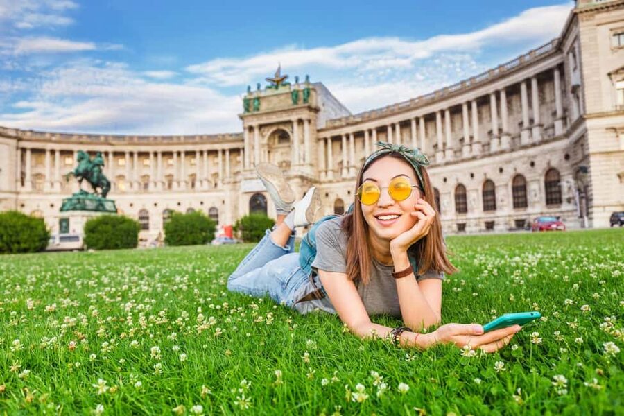 Discover 10 Things To Do in Vienna - Ultimate Walking Tour - Spanish Riding School from the outside