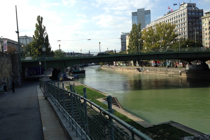 eBike Vienna 90min guided tour - use ebike for the whole day - Who will enjoy this ride most