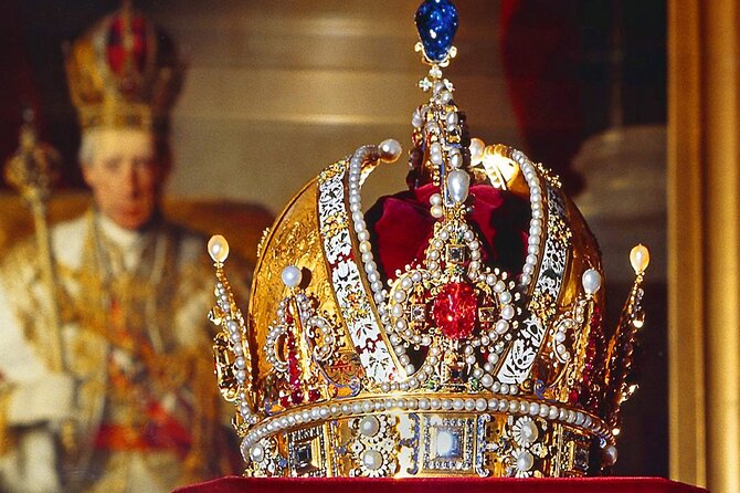 Exciting history tour and discovery of Vienna's secrets - Read imperial Vienna at the Hofburg