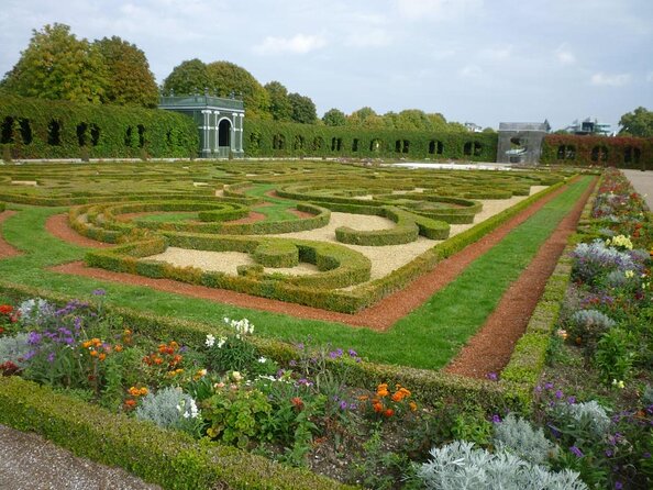 Exclusive Evening at Schönbrunn Palace: After-Hours Audiotour, Dinner, Concert - Key points to know before booking