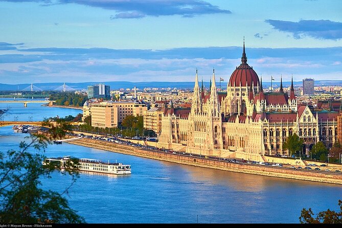 Exclusive Private Budapest Tour from Vienna - St. Stephen’s Basilica and the city center