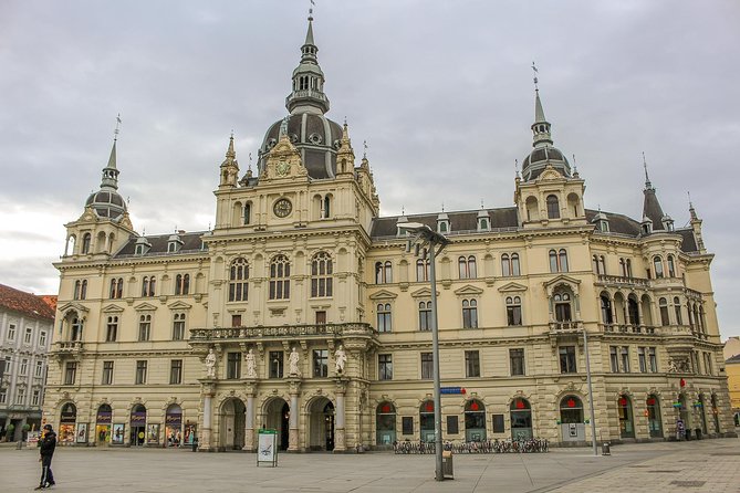 Explore Graz in 60 minutes with a Local - Landeszeughaus and its Renaissance weapons