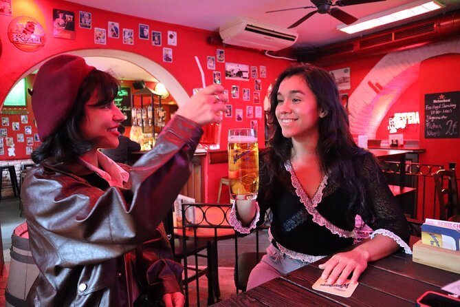 Friday Night Pub Crawl for Professionals in Vienna, Austria - Funky Monkey brings in the dancing