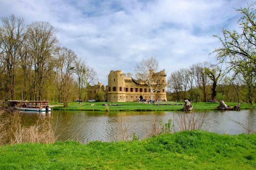 From Bratislava: Moravia: Lednice Castle and park - Valtice Palace and the taste of Moravia