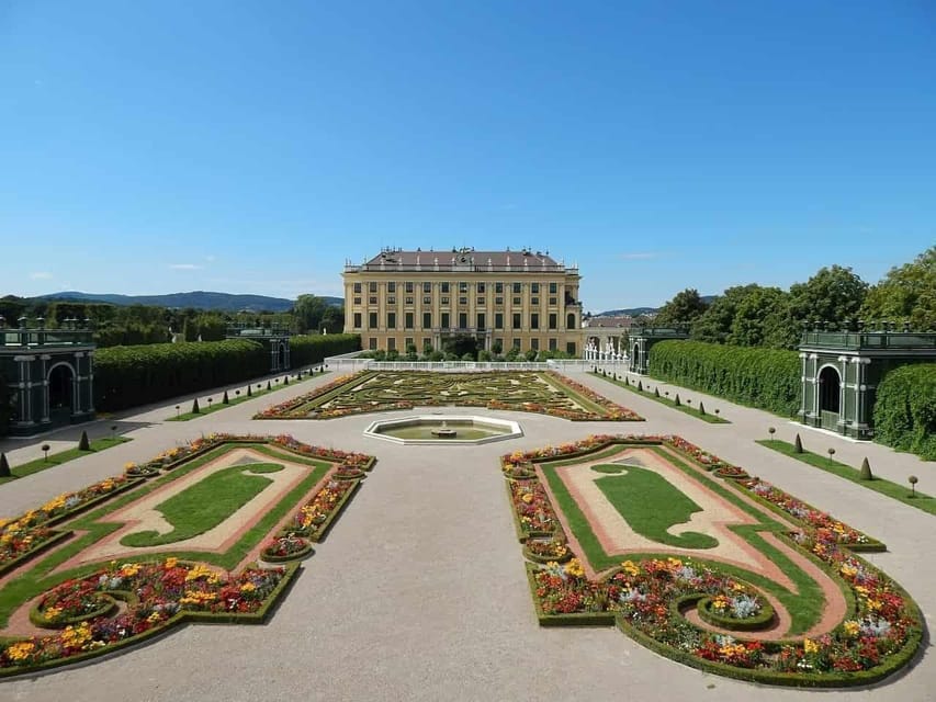 From Prague: Day trip to Vienna - The main strengths and limits