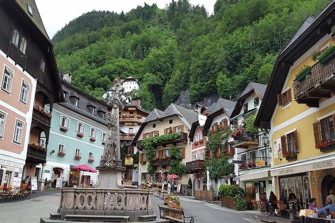 From Prague: Private Hallstatt Alps Day Trip with Lakeside Picnic - Hallstatt Marktplatz and the lakefront hour
