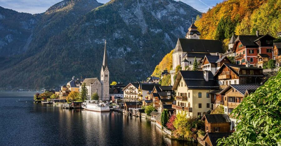 From Salzburg: Private Day Tour of Hallstatt - First look at Hallstatt and Lake Hallstatt