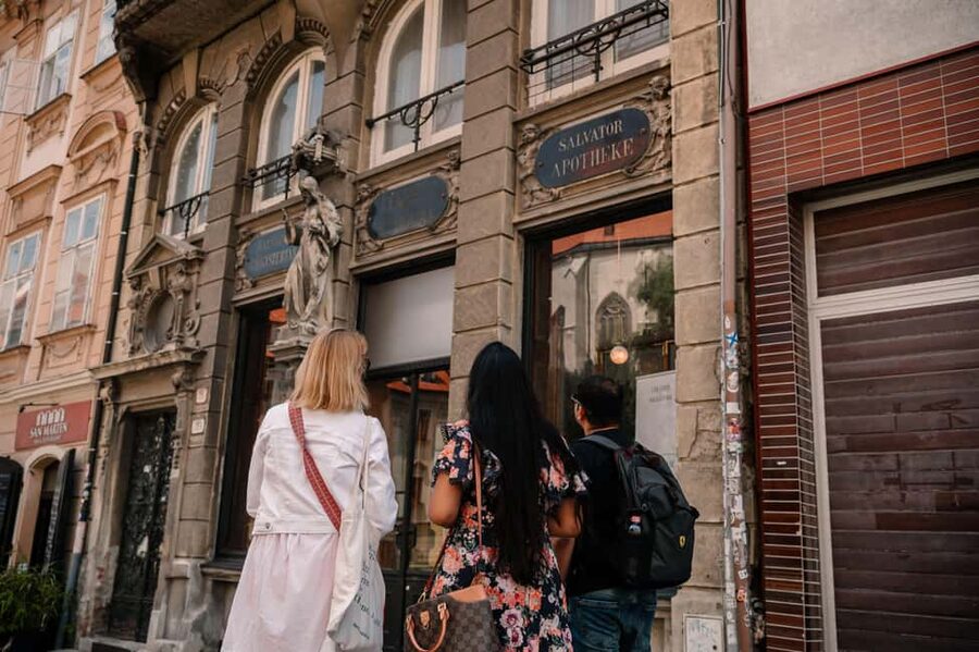 From Vienna: Bratislava City Tour with Food Options - Crossing to Bratislava by Slovak Lines bus