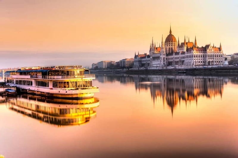 From Vienna: Budapest Group Day Trip - Heroes’ Square and Hungary’s national story