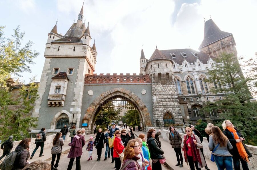 From Vienna: Guided Day Trip to Budapest - A short guided walk puts you on Budapest’s streets