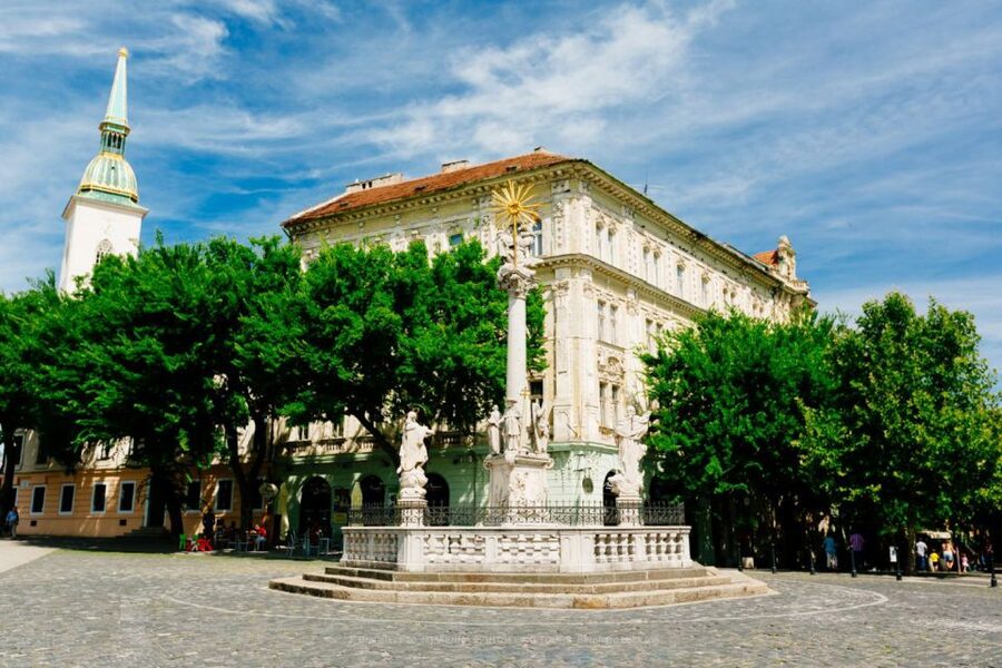 From Vienna: Guided Tour to Bratislava with Speed Boat Ride - Key points at a glance