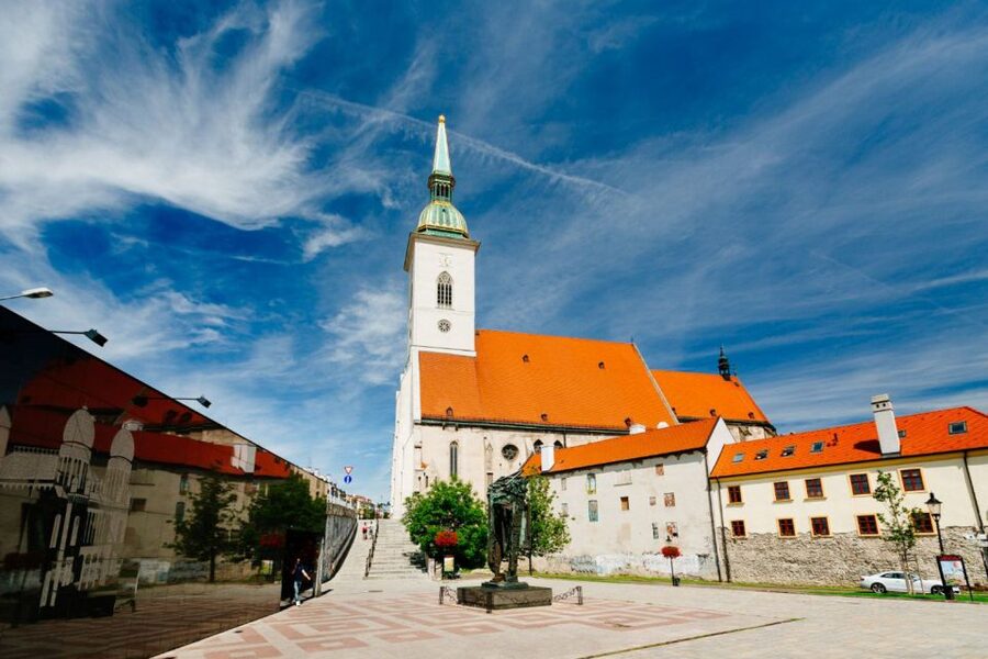 From Vienna: Guided Tour to Bratislava with Speed Boat Ride - Is $111 good value?