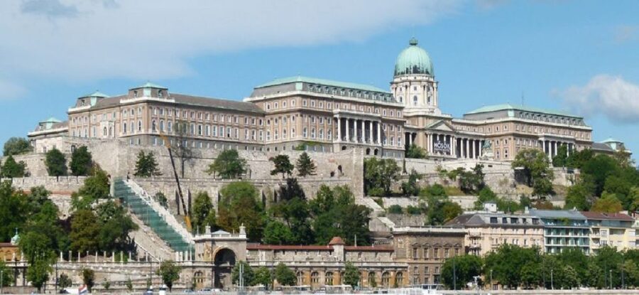 From Vienna: Private Day Tour of Budapest inc. Local Guide - Key points to know before booking