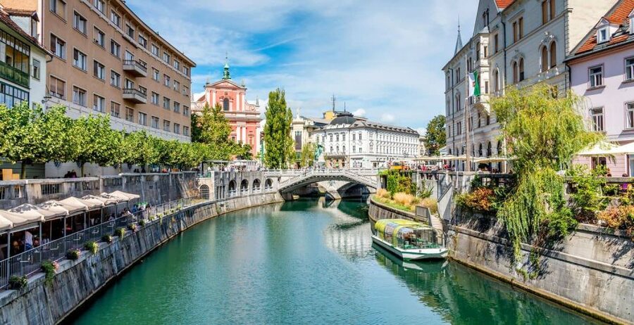 From Vienna: Private Day Tour of Ljubljana and Lake Bled - Key Points Before You Book