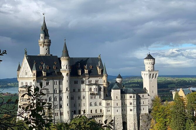Full day small group Tour in Neuschwanstein from Innsbruck - Alpsee and the final mountain views