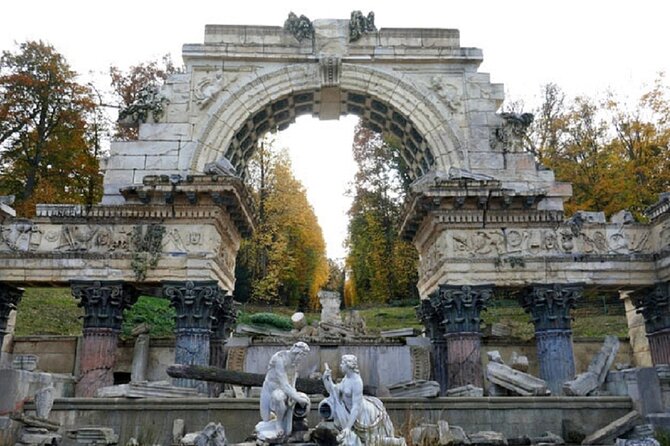 Fun & mobile scavenger hunt through the Schönbrunn Palace Park - The Obelisk Fountain and its hieroglyphics