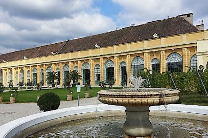 Fun & mobile scavenger hunt through the Schönbrunn Palace Park - Statues, buildings, and former palace inhabitants
