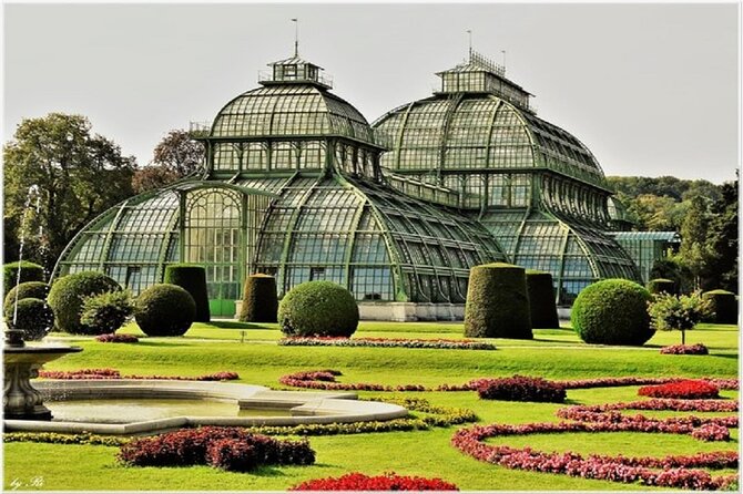 Fun & mobile scavenger hunt through the Schönbrunn Palace Park - Starting at Schönbrunn Palace