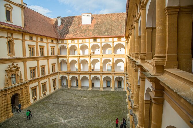 Graz: Schlossberg Private Guided Tour - The Uhrturm and Graz Views
