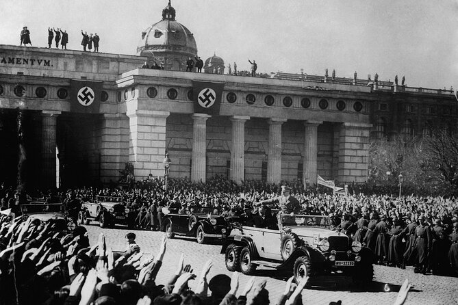 Historical Hitler Walking Tour of Vienna - The hidden Stadttempel synagogue