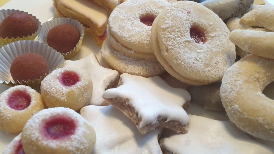 Innsbruck: Christmas Tour with a licensed guide - Why a 90-minute walk works in Innsbruck