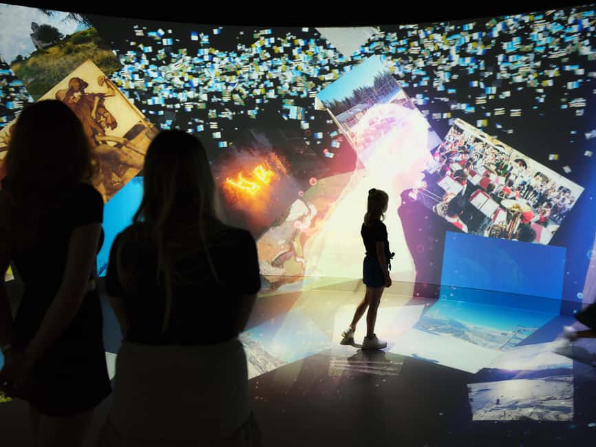 Innsbruck: EXPERIENCE TIROL - Immersive Show Flex Ticket - Room four: Tyrolean art and cultural life