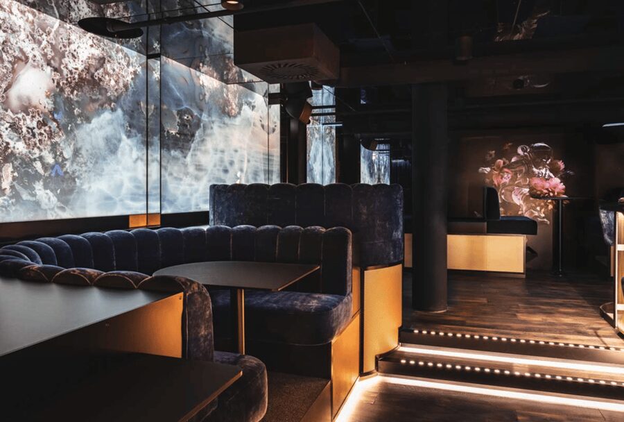 Innsbruck: Party-Ticket at Luna Club Lounge - Arriving at the Luna Lounge Club entrance