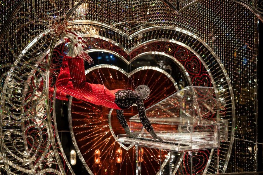 Innsbruck Swarovski Crystal Worlds Ticket and Transfer - Food, Shopping, and the Famous Swarovski Store