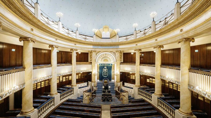 Jewish Vienna: City Synagogue Guided Tour - Inside Joseph Kornhäusel’s 1826 synagogue