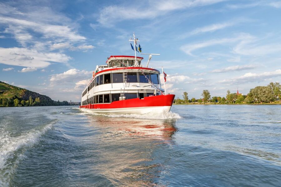 Krems: Wachau Valley River Cruise with 3-Course Meal - The 36-kilometer route toward Melk