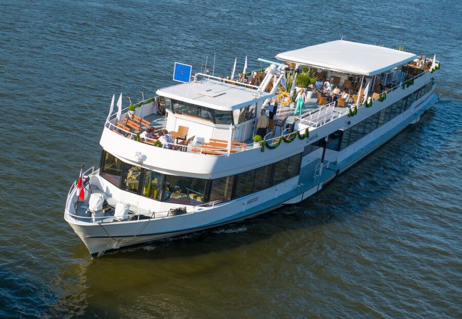 Linz: Harbor Cruise - The Downtown Waterfront: Modern Linz From the River