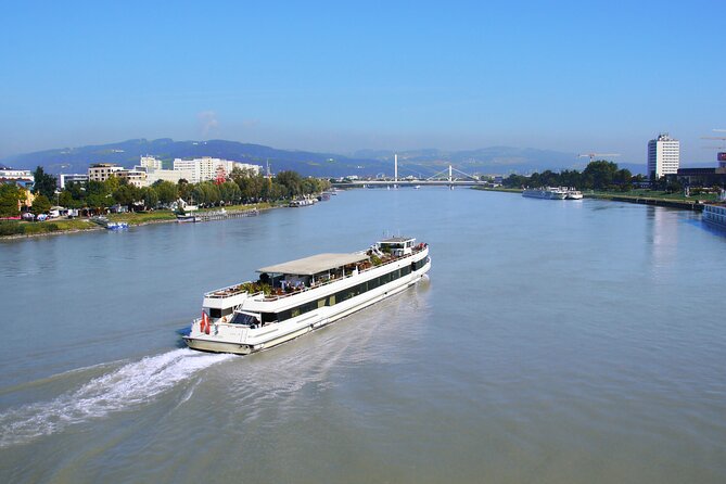 Linz harbour tour by boat - Why this short Linz cruise is worth your time