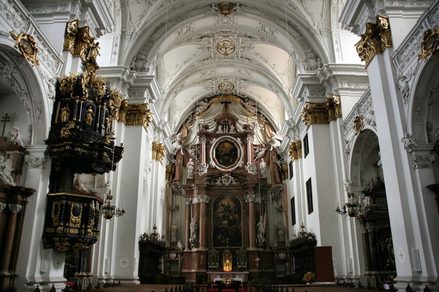Linz Old Town Highlights Walking Tour with Pöstlingbergbahn - Key points to know before booking