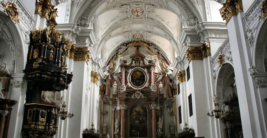 Linz Old Town Highlights Walking Tour with Pöstlingbergbahn - Why Linz makes a good walking-tour city